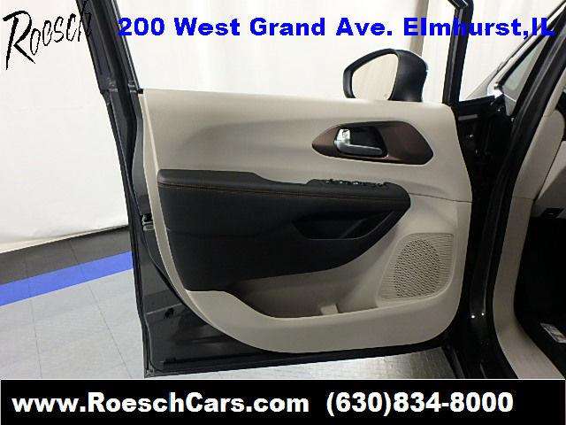 Chrysler Pacifica 2017 photo 24